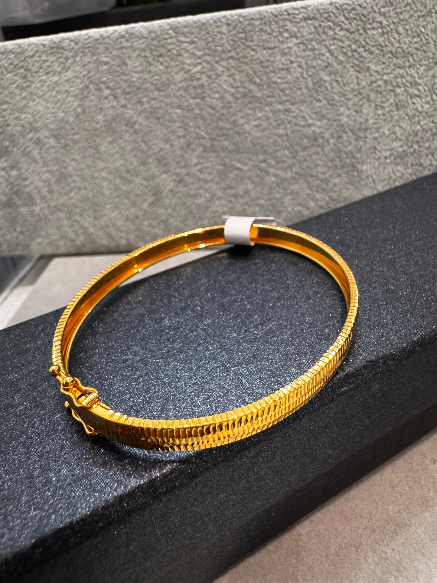 18k clip bangle