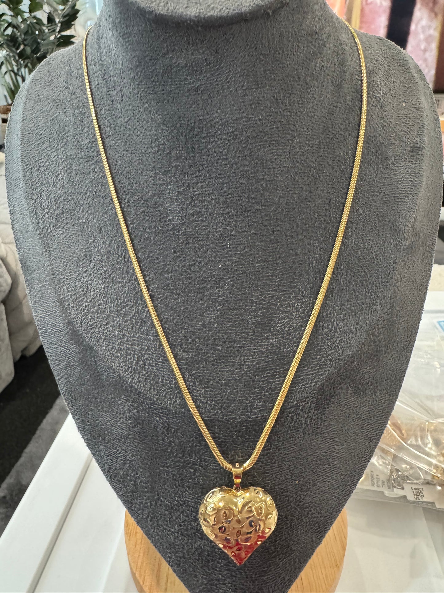 Herringbone chain with heart pendant