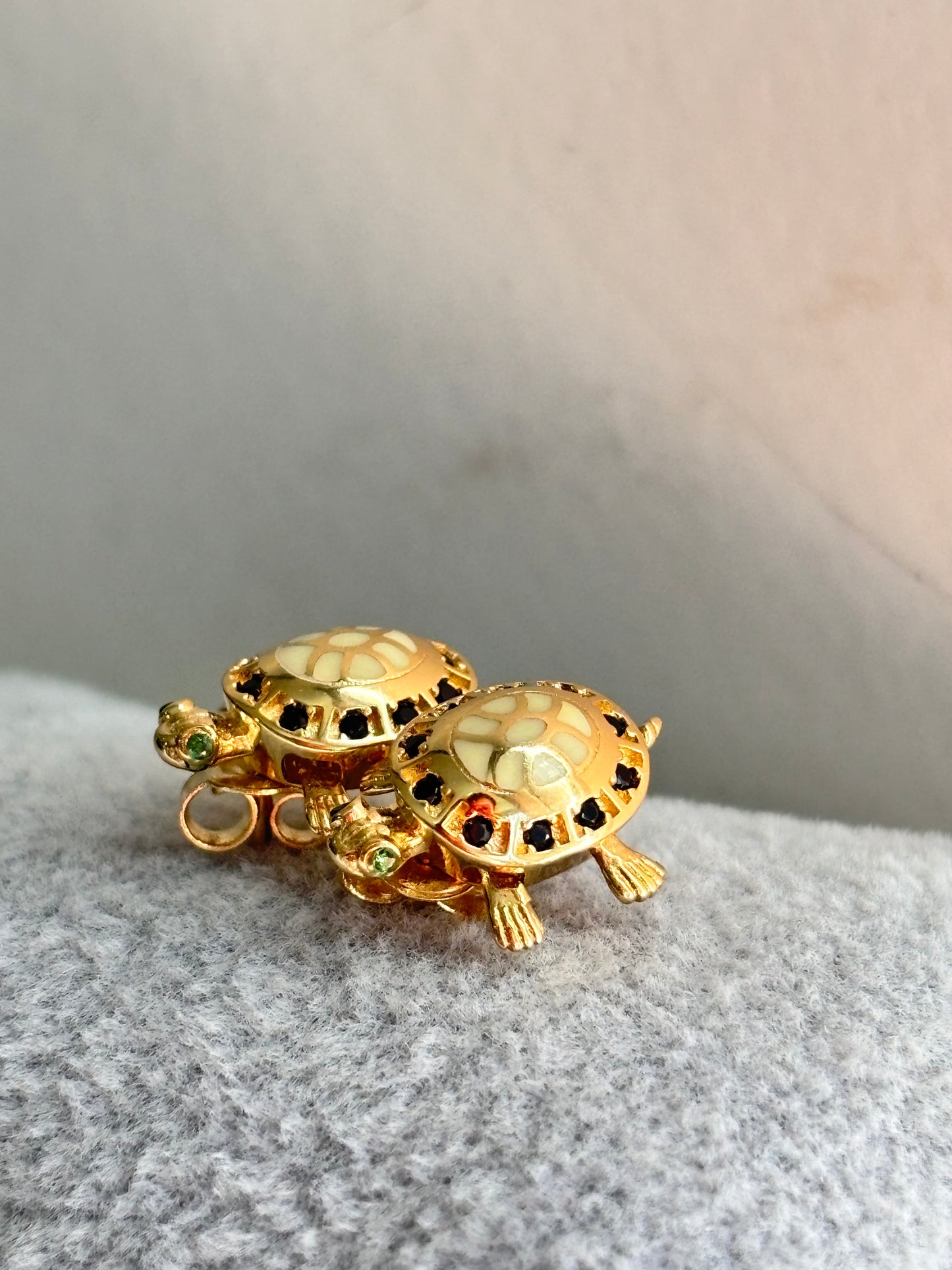 Turtle stud