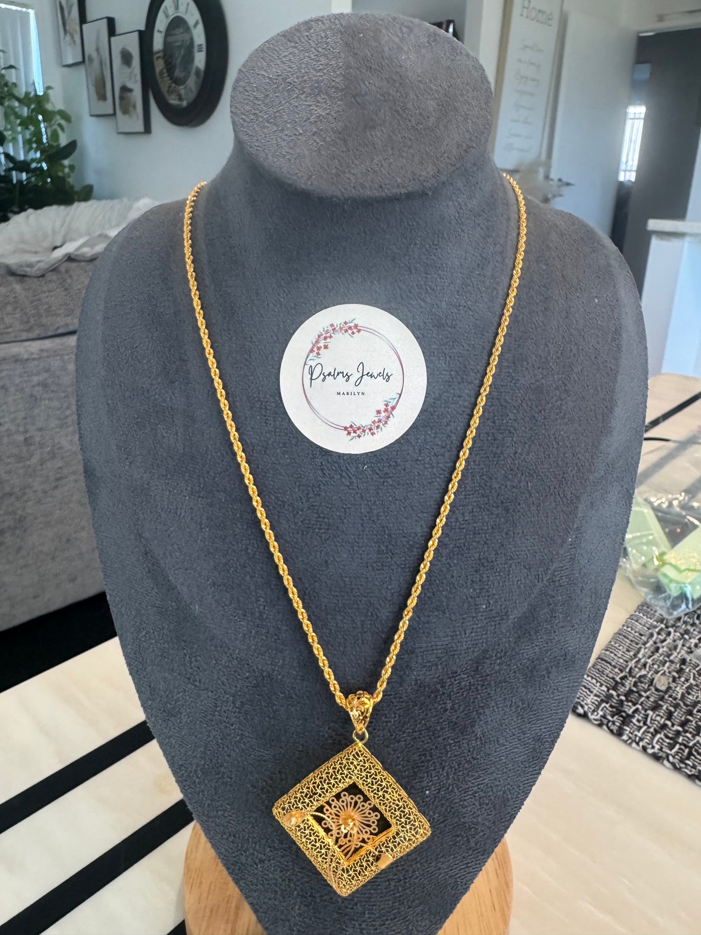 Rope 21k w/big pendant