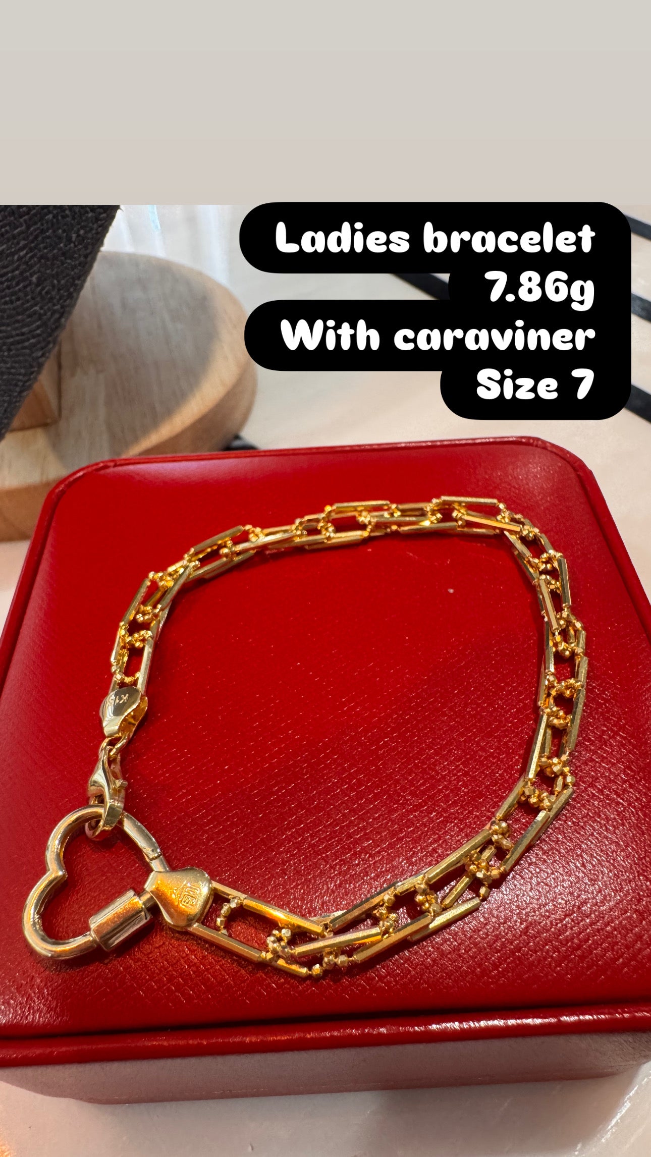 Ladies bracelet w/ heart caraviner