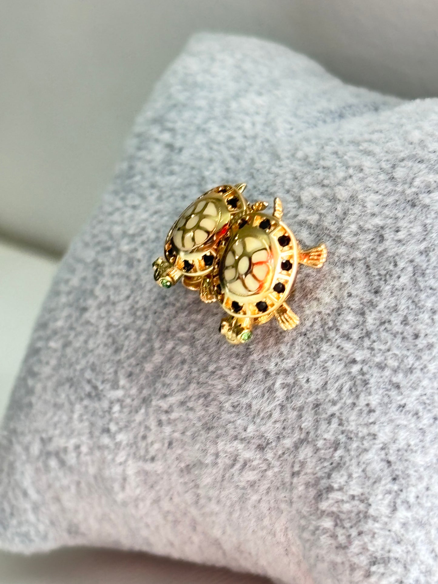 Turtle stud