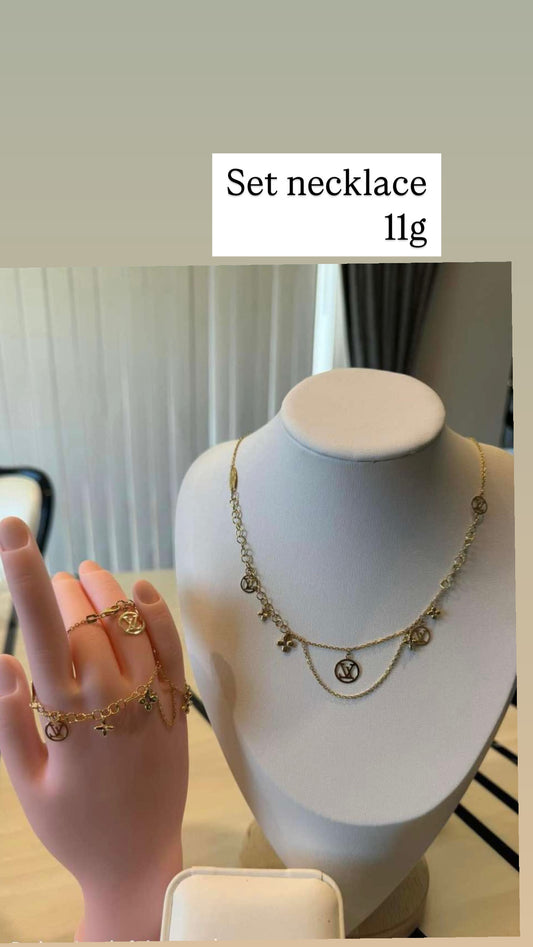 Station charmed necklace set