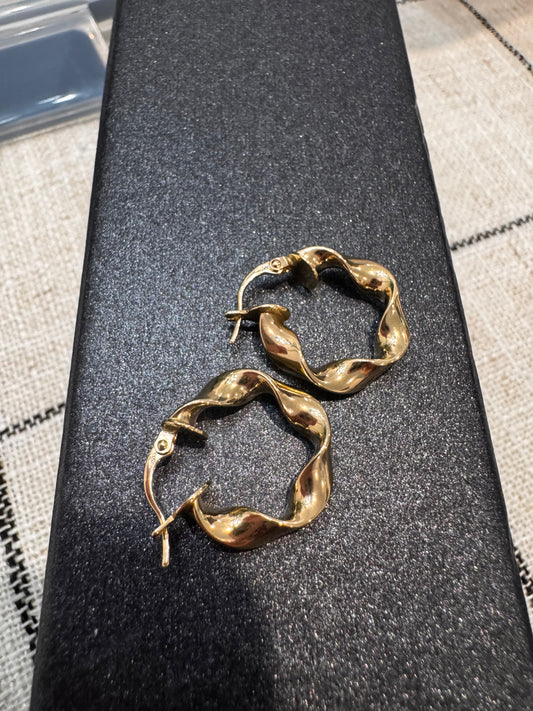 Twisted loop earring