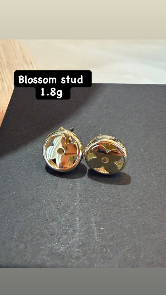 Stud blossom