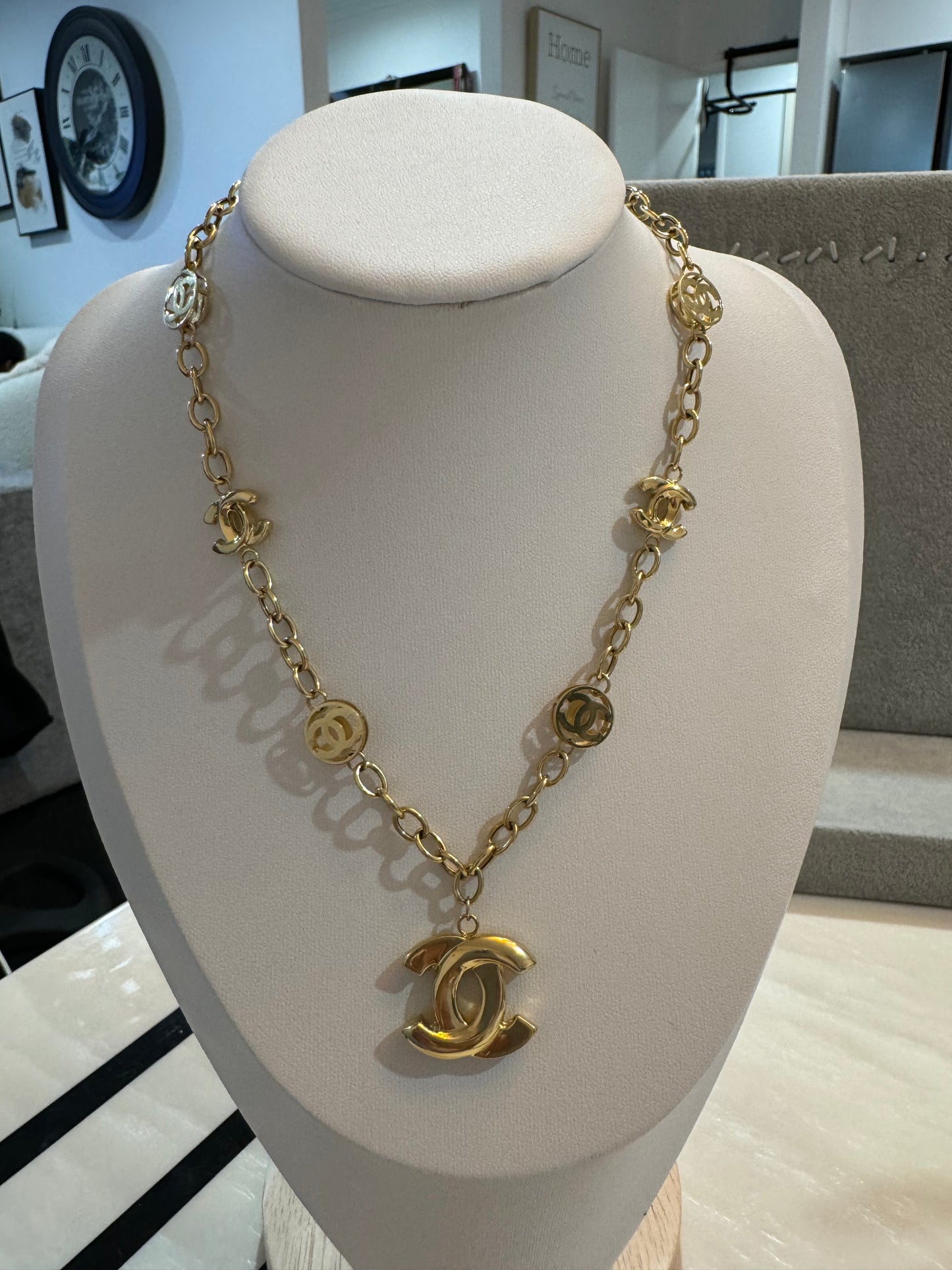 Necklace station