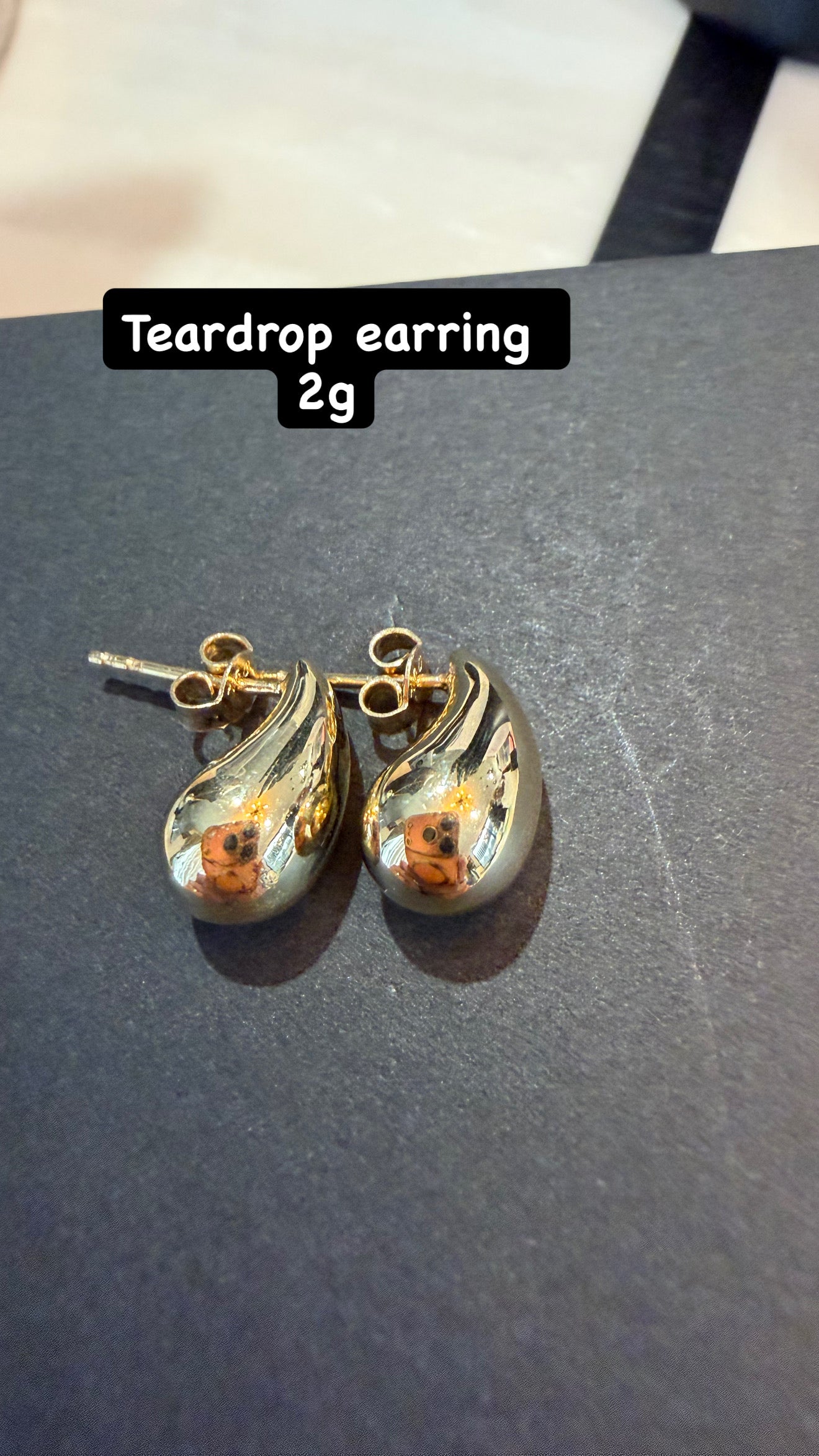 Teardrop stud