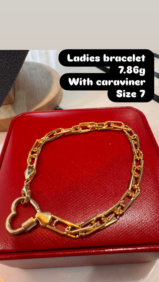 Ladies bracelet w/ heart caraviner